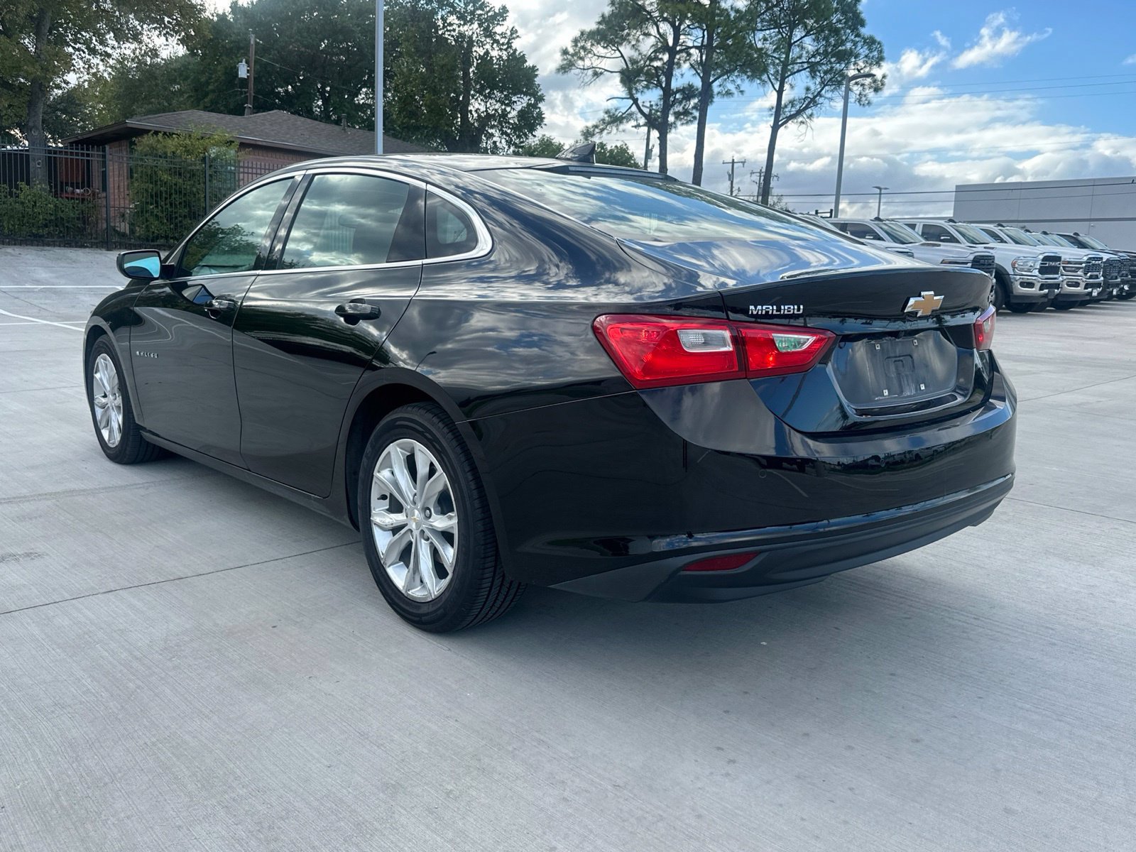 Used 2024 Chevrolet Malibu LT FWD image 3
