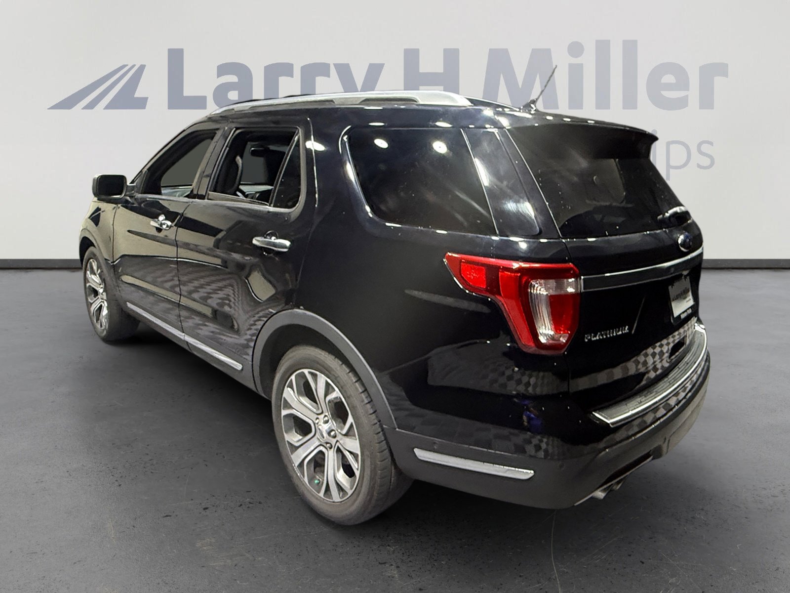 Used 2018 Ford Explorer Platinum AWD/4WD image 3