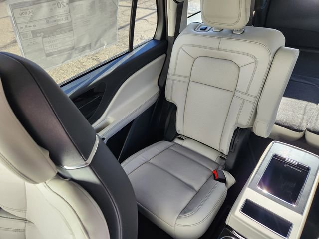New 2026 Lincoln Aviator Reserve image 13