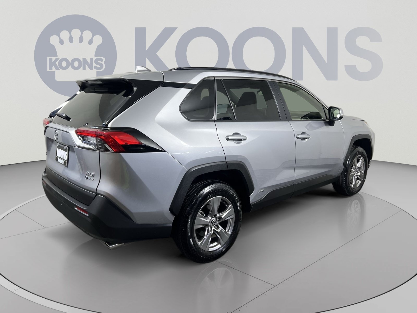 Used 2025 Toyota RAV4 XLE AWD/4WD image 11