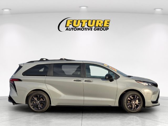 Certified 2025 Toyota Sienna XSE w/ XSE Plus Package AWD/4WD image 4