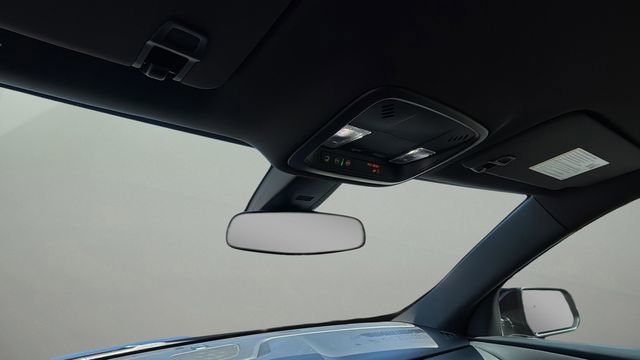 Used 2023 Chevrolet Traverse LT image 28