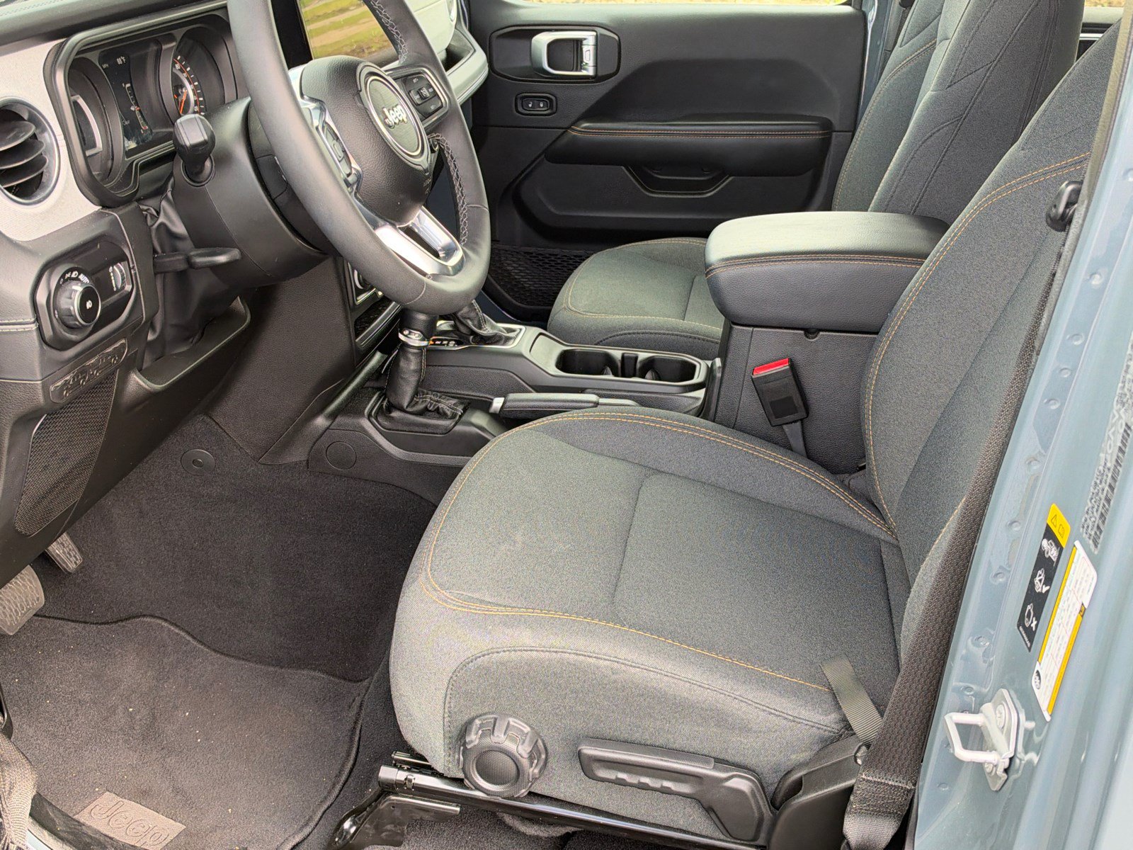 Used 2026 Jeep Wrangler Unlimited Sahara AWD/4WD image 9