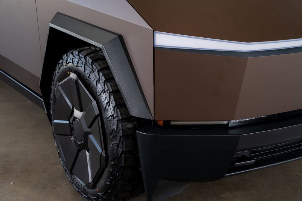 Used 2024 Tesla Cybertruck AWD Crew Cab image 7