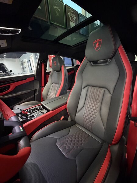 Used 2025 Lamborghini Urus SE AWD/4WD image 9