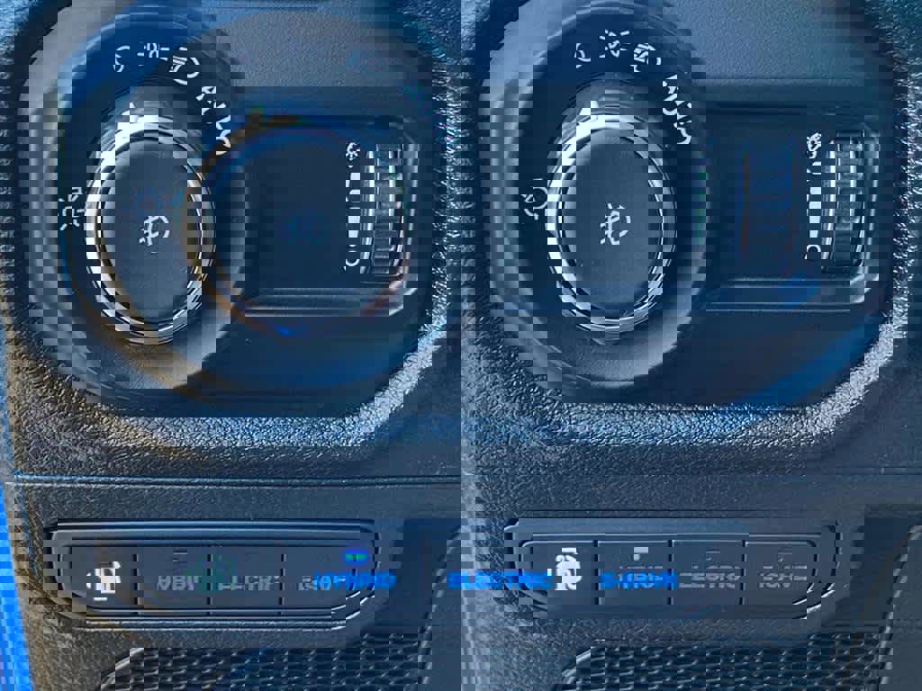 Used 2024 Jeep Wrangler Unlimited image 15