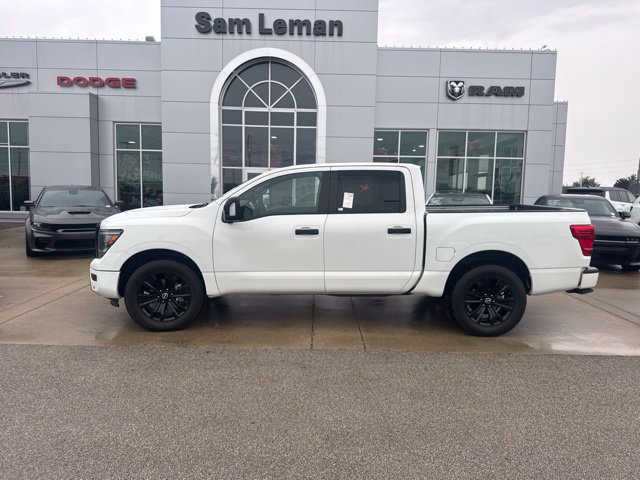 Used 2023 Nissan Titan SV w/ SV Convenience Package AWD/4WD image 5