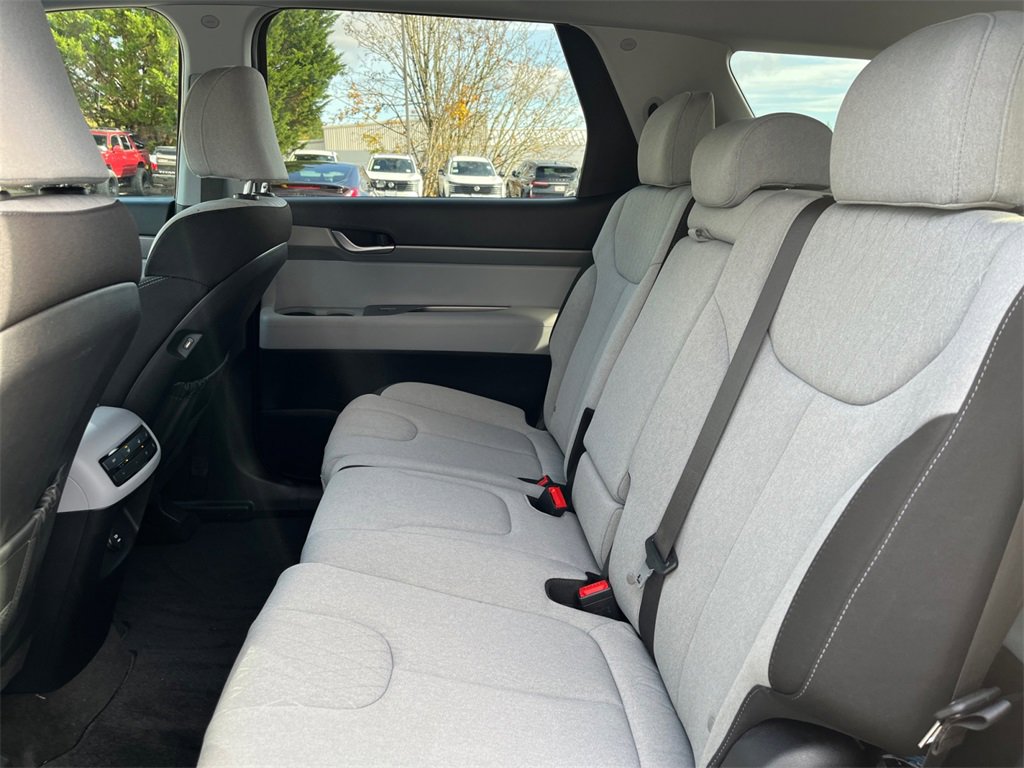 Used 2022 Hyundai Palisade SE image 17