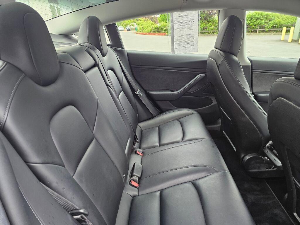 Used 2018 Tesla Model 3 Long Range RWD image 16
