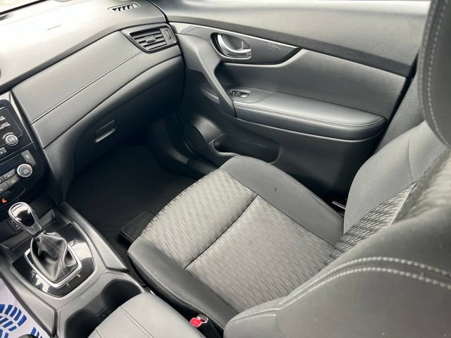 Used 2017 Nissan Rogue SV AWD/4WD image 13