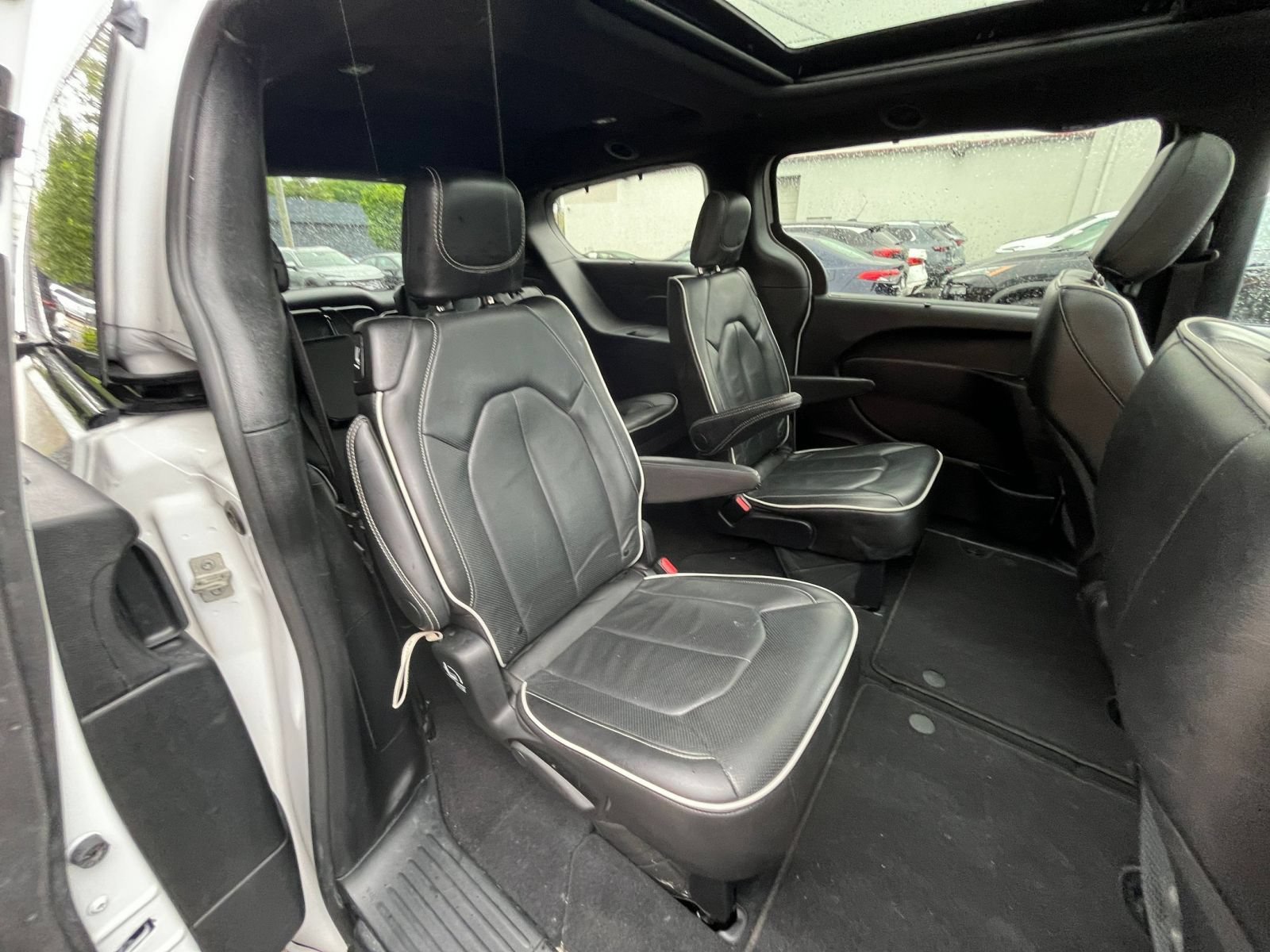 Used 2025 Chrysler Pacifica Limited FWD image 43