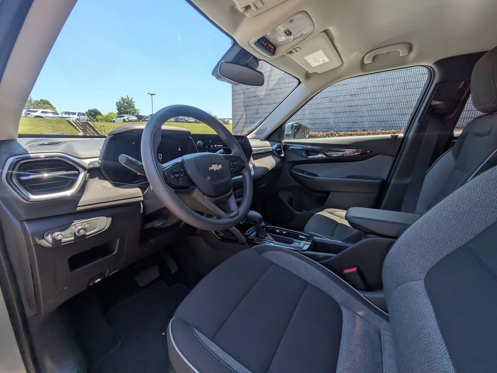 Used 2025 Chevrolet TrailBlazer LT AWD/4WD image 15