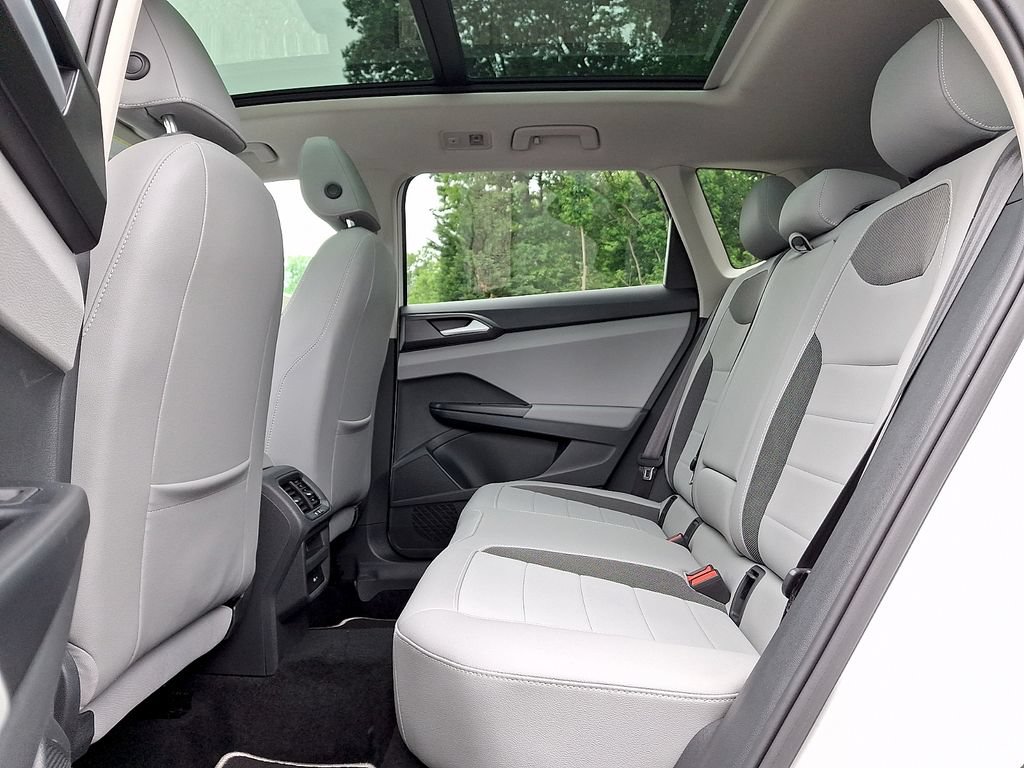 Certified 2023 Volkswagen Taos SE w/ Panoramic Sunroof Package AWD/4WD image 10
