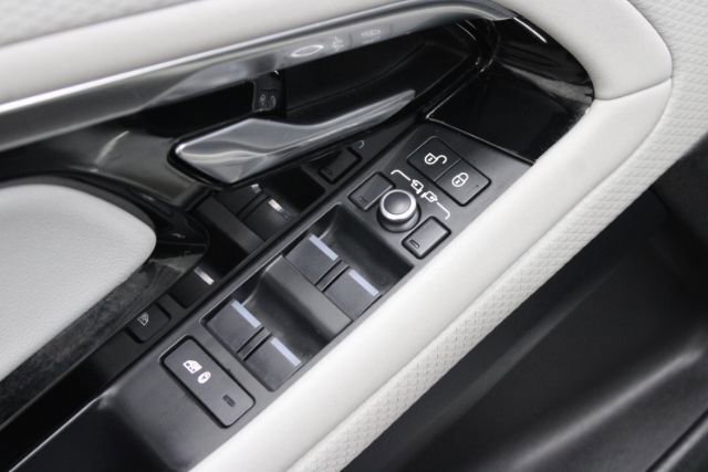 Used 2020 Land Rover Range Rover Evoque S image 10