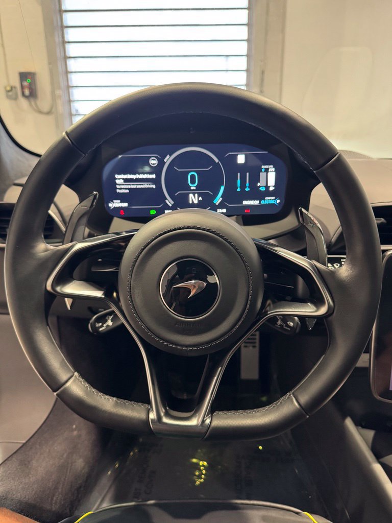 Used 2023 McLaren Artura RWD image 15