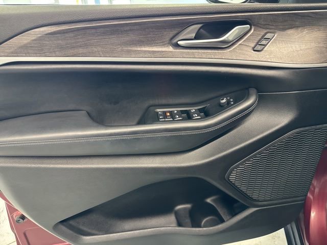 Used 2023 Jeep Grand Cherokee Limited w/ Trailer Tow Prep Group (B) image 18