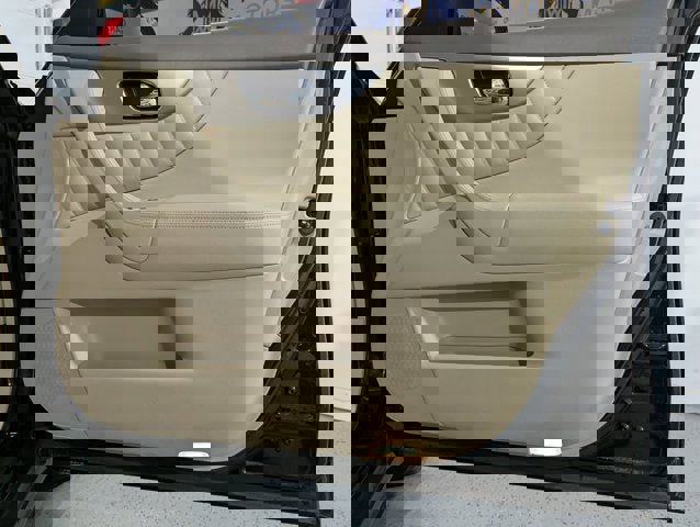 Used 2017 INFINITI QX70 AWD w/ Premium Package image 21