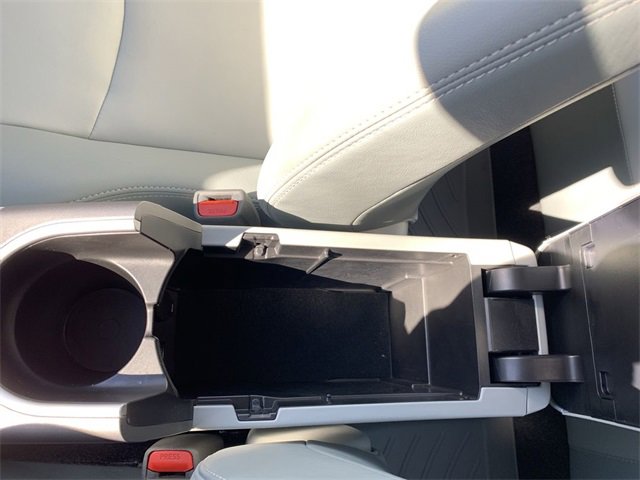 Used 2014 Toyota Prius Four image 26