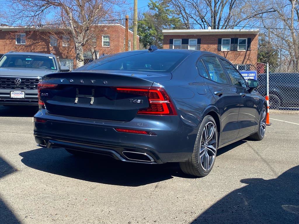 Used 2019 Volvo S60 T6 R-Design image 2
