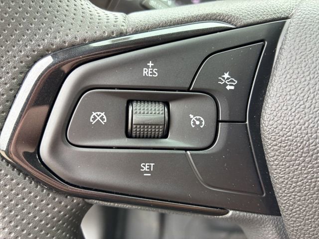 Used 2025 Chevrolet Trax LS w/ LS Convenience Package image 26