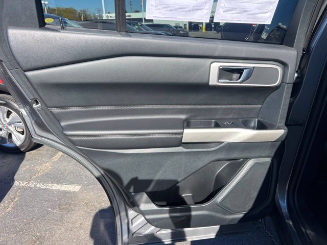 Used 2022 Ford Explorer XLT AWD/4WD image 17