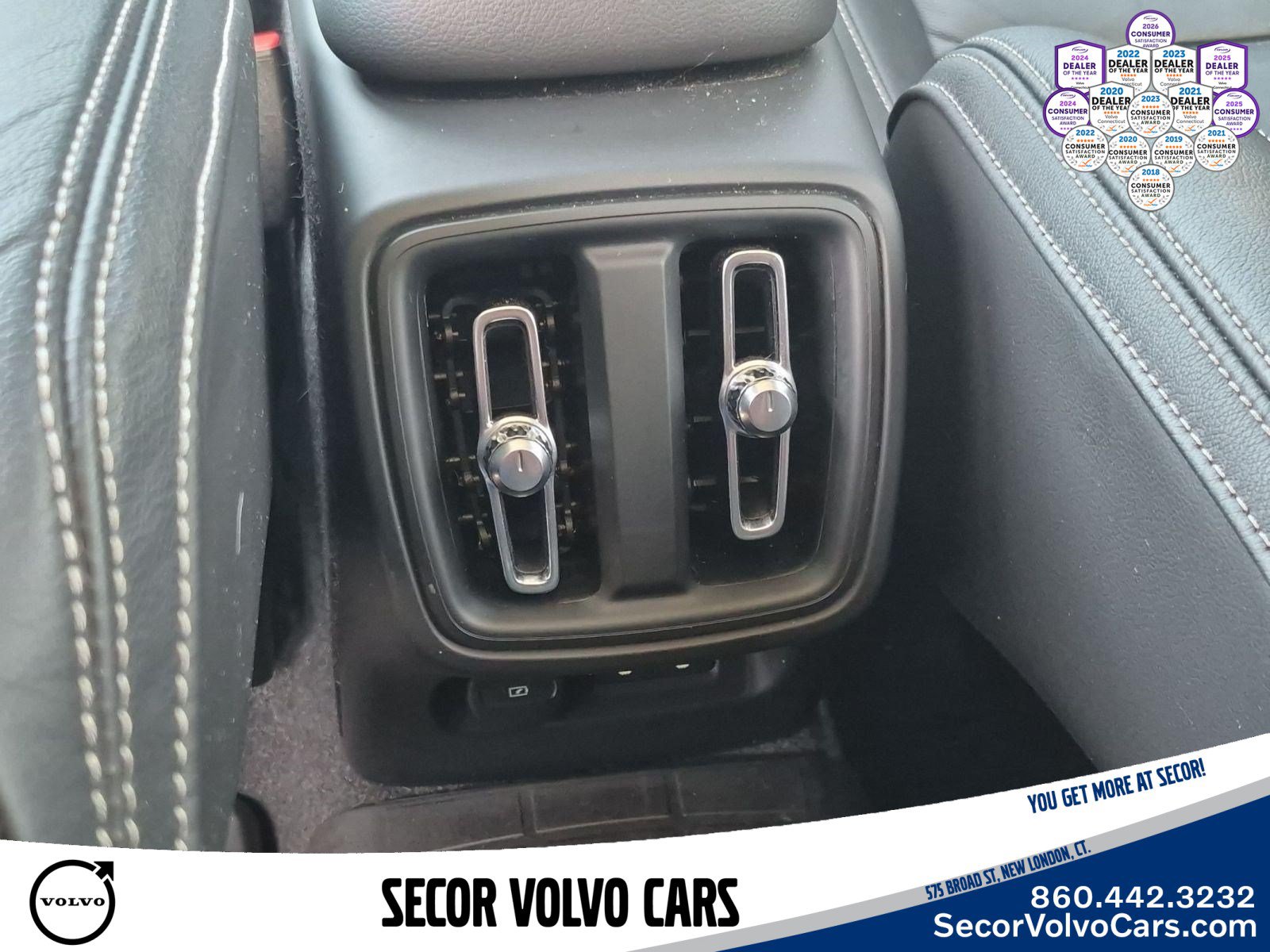 Used 2024 Volvo XC40 B5 Plus w/ Climate Package AWD/4WD image 13