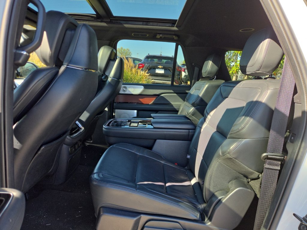 Used 2024 Lincoln Navigator L Reserve AWD/4WD image 9
