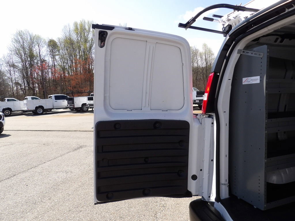 Used 2021 Chevrolet Express 3500 w/ Driver Convenience Package image 43