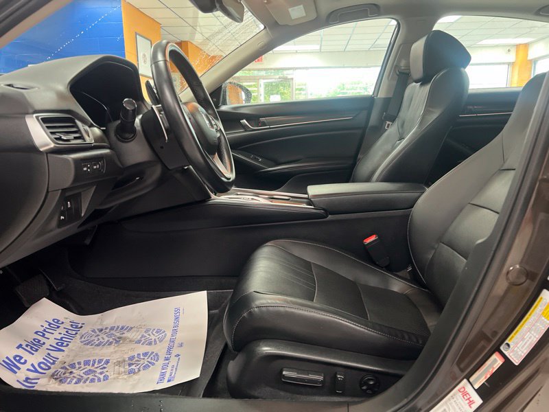 Used 2018 Honda Accord Touring image 18