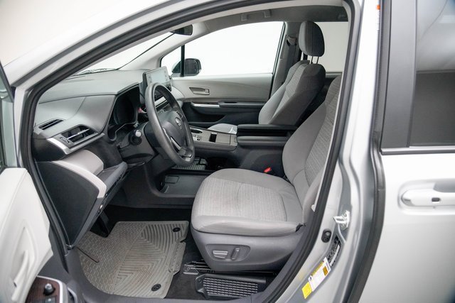Used 2021 Toyota Sienna LE image 15