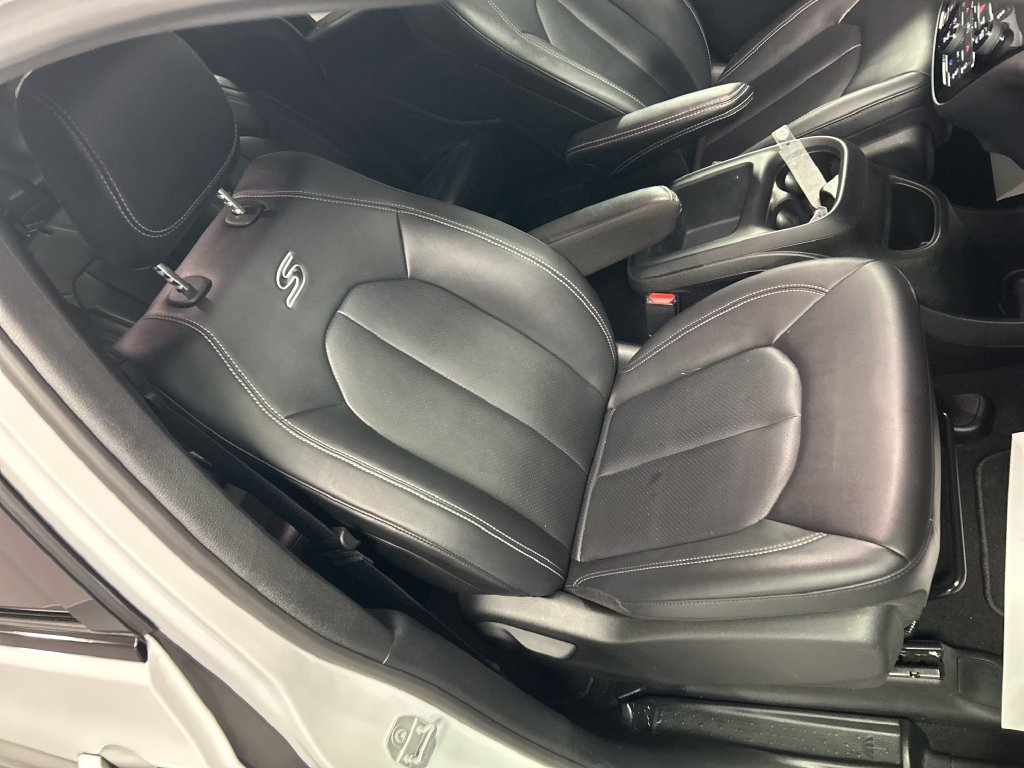 Used 2026 Chrysler Pacifica Select w/ S Appearance Package FWD image 26