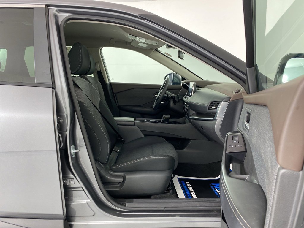 Used 2023 Nissan Rogue S image 36