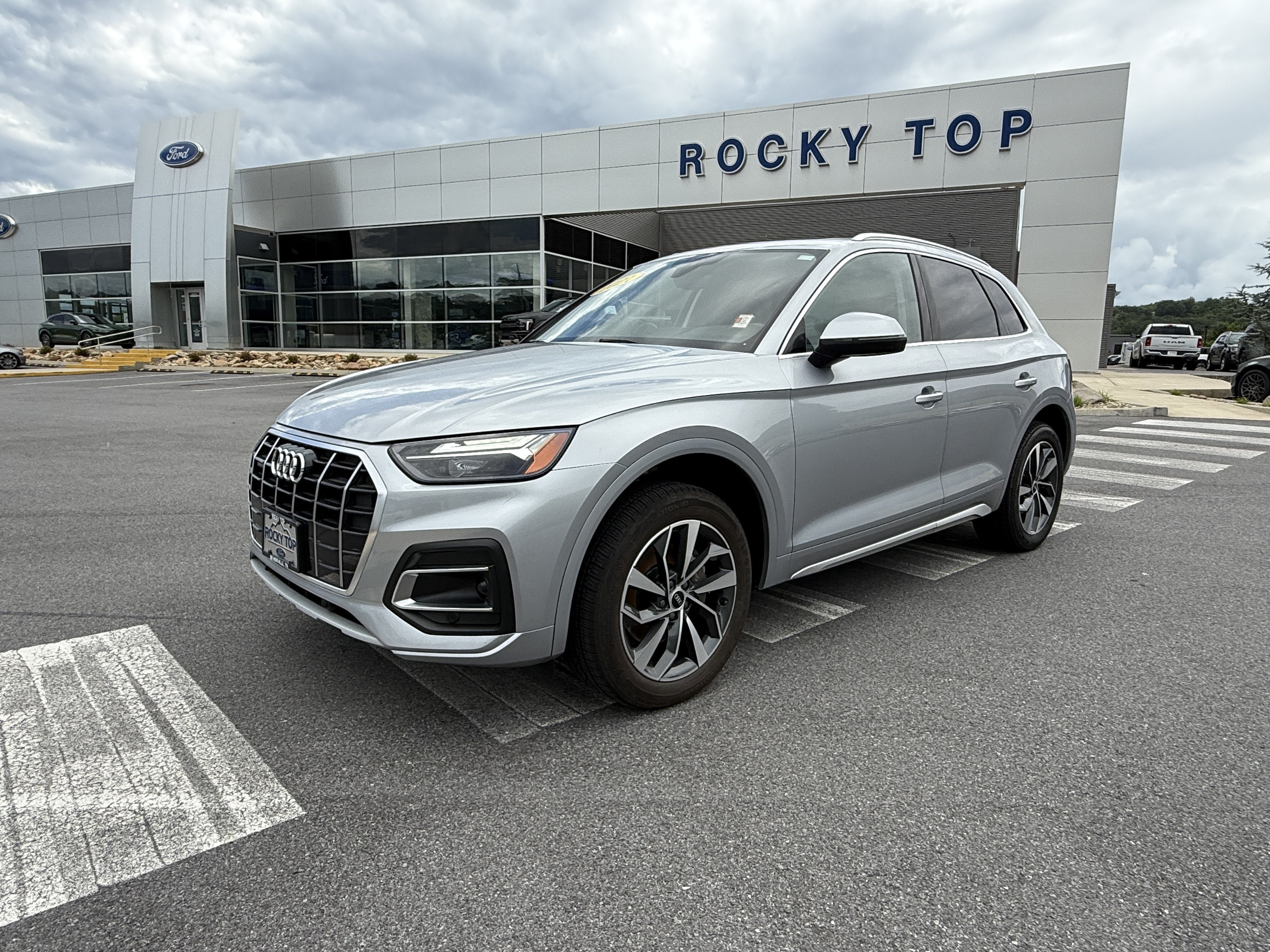 Used 2021 Audi Q5 2.0T Premium w/ Convenience Package AWD/4WD image 1