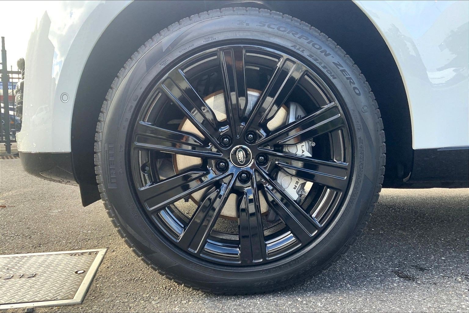 New 2025 Land Rover Range Rover SE image 11