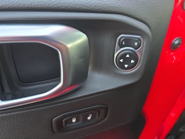 Used 2025 Jeep Wrangler Unlimited Sahara AWD/4WD image 15
