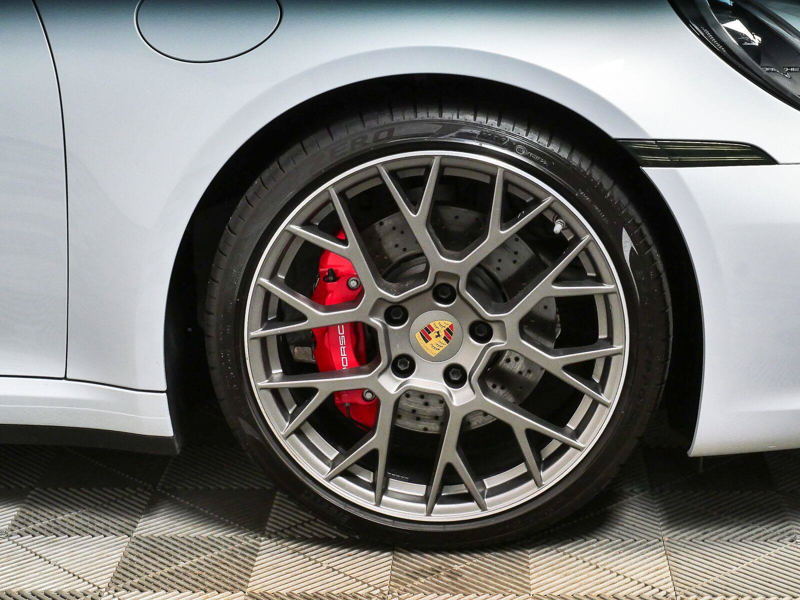 Certified 2024 Porsche 911 Targa 4S w/ Premium Package AWD/4WD image 40