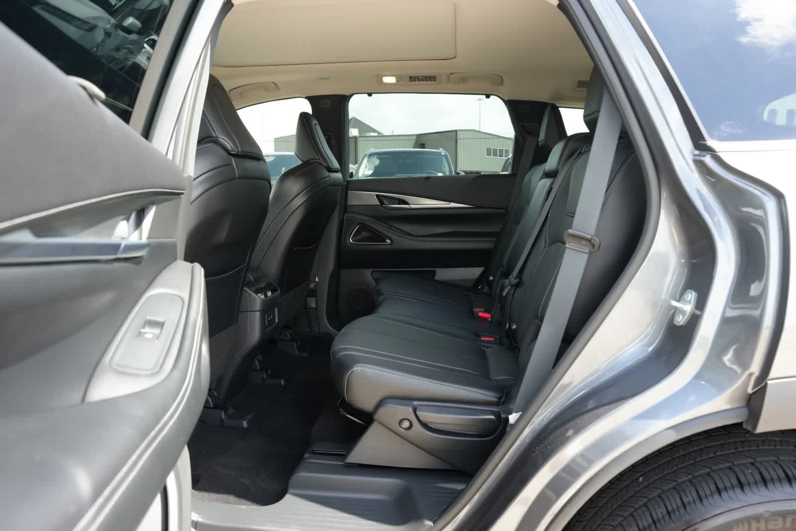 Certified 2026 INFINITI QX60 Luxe w/ Cargo Package AWD/4WD image 19