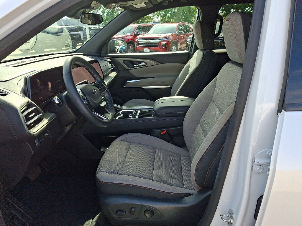 Used 2024 Chevrolet Traverse LT w/ Midnight/Sport Edition FWD image 14