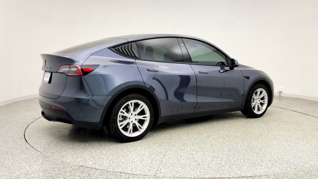 Used 2023 Tesla Model Y AWD image 5