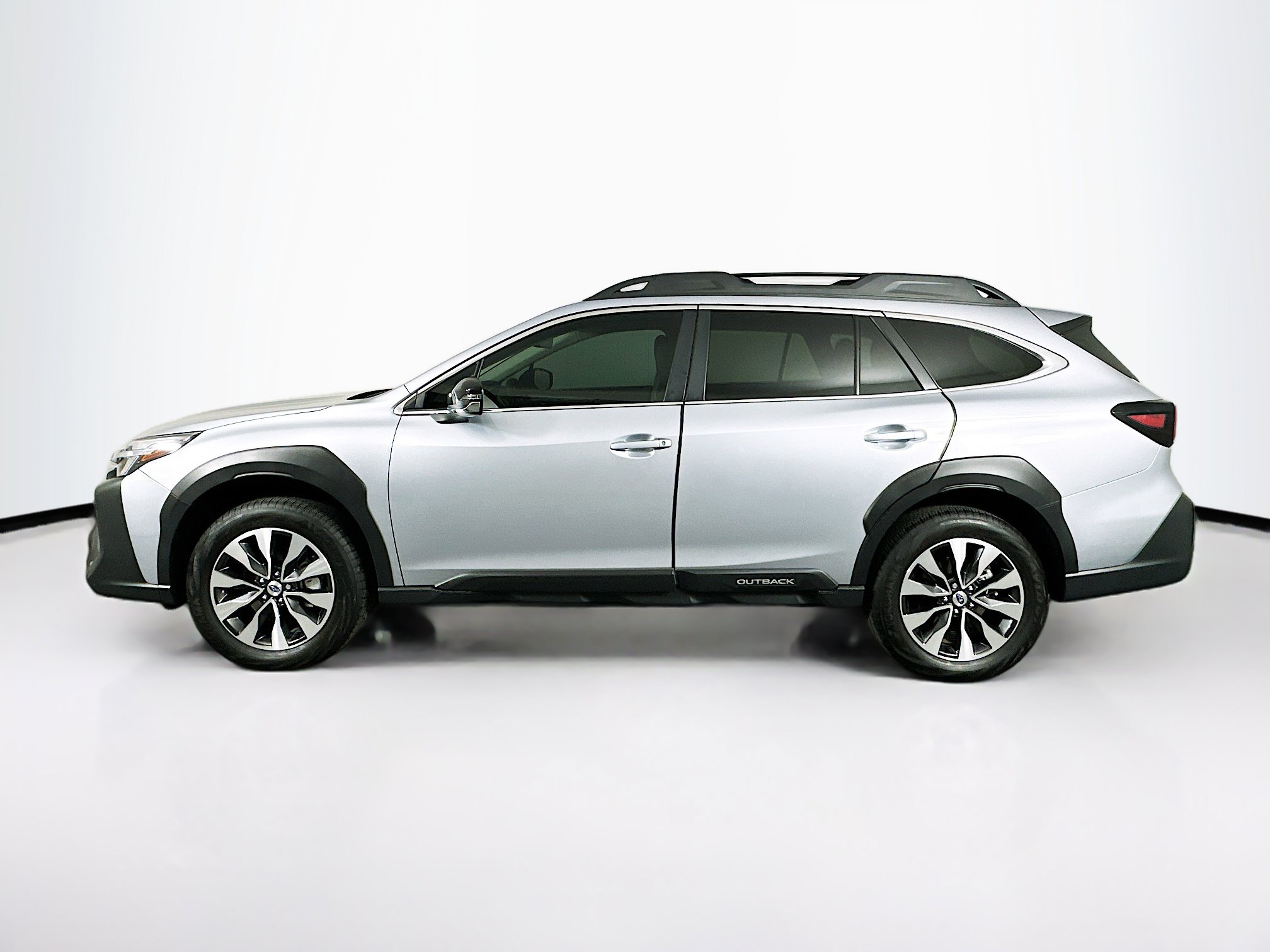Used 2025 Subaru Outback Limited AWD/4WD image 4