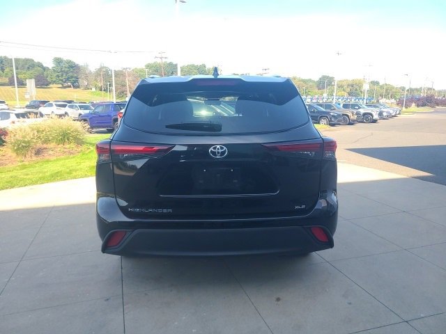 Used 2024 Toyota Highlander XLE image 6