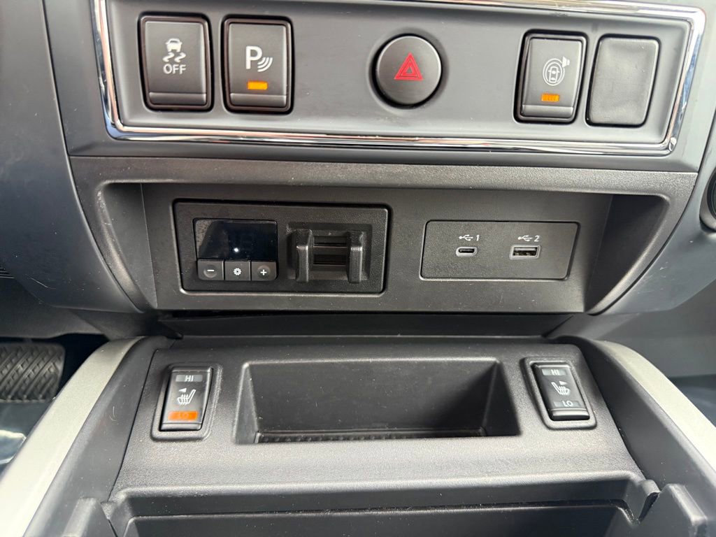 Used 2024 Nissan Titan SV w/ SV Convenience Package image 31