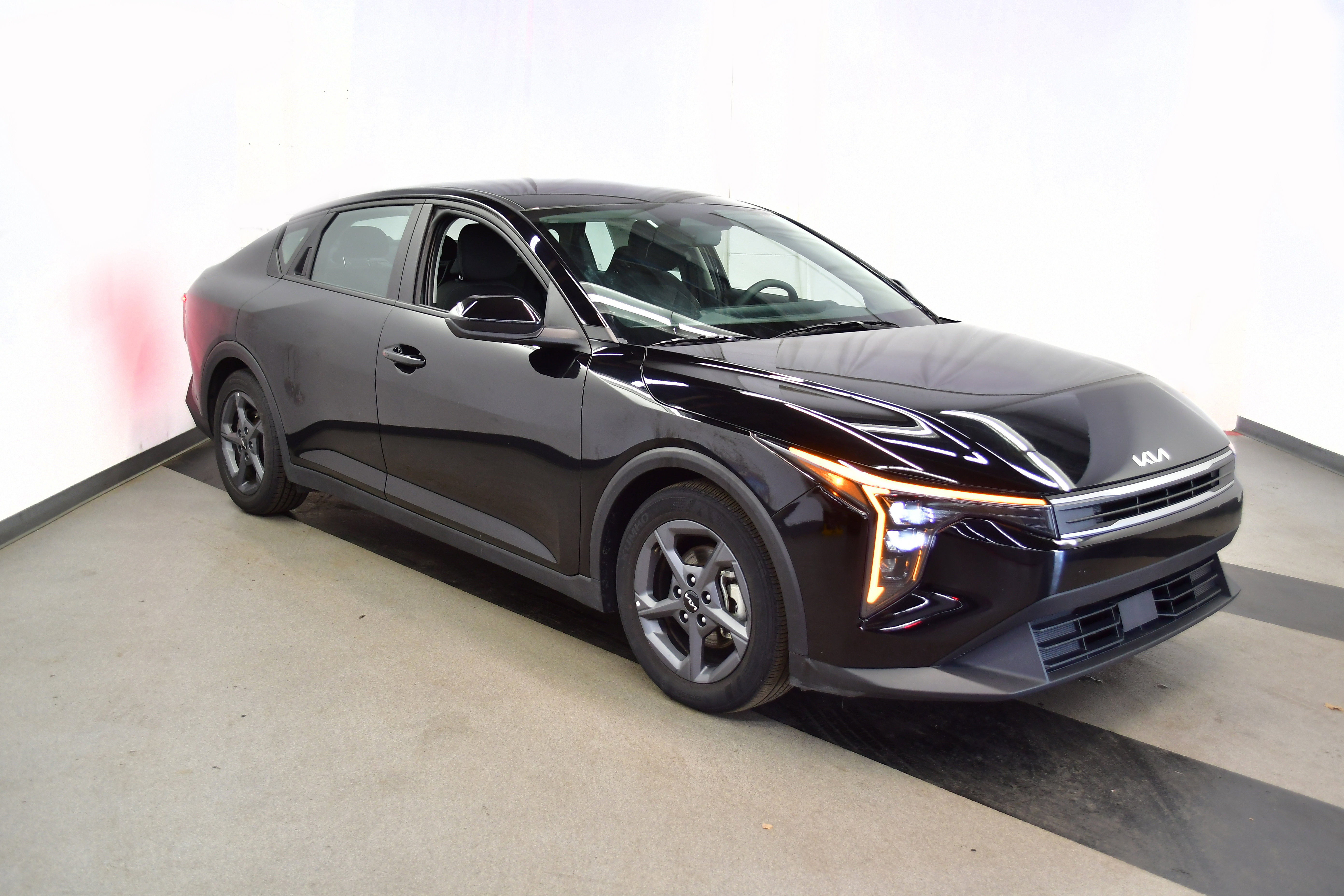 Used 2025 Kia K4 FWD image 2