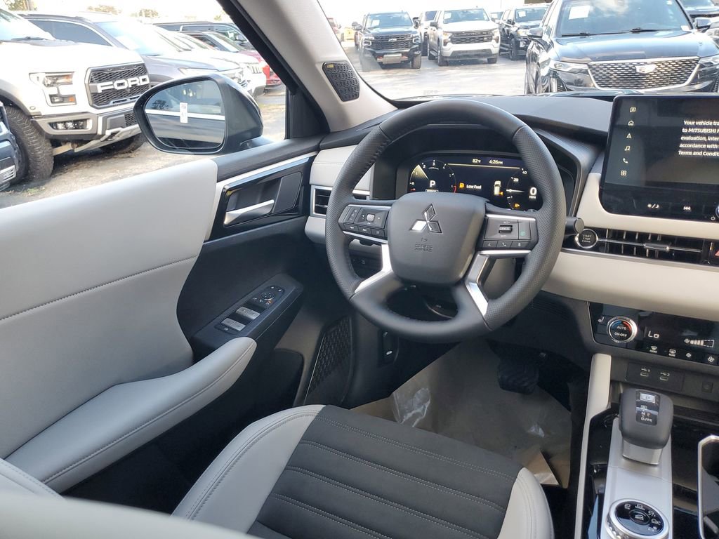 New 2026 Mitsubishi Outlander SE image 14
