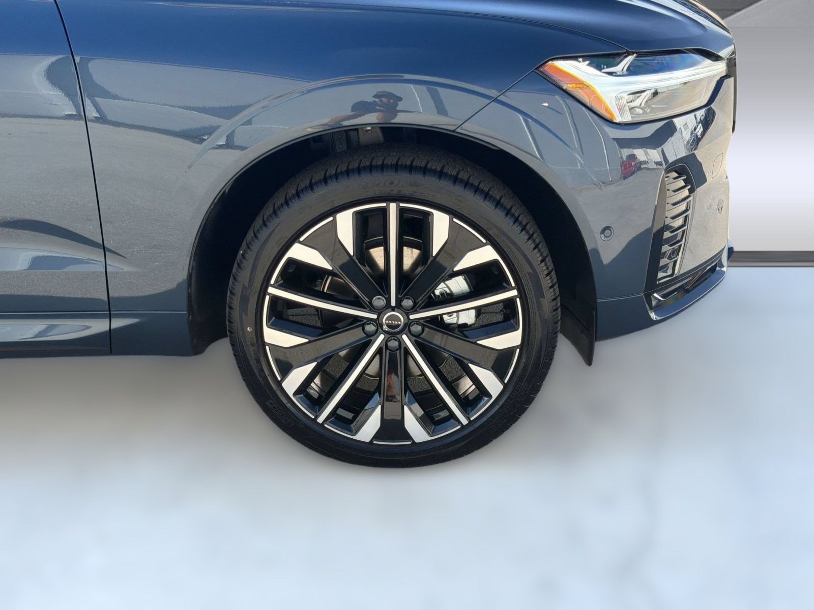 New 2026 Volvo XC60 B5 Ultra w/ Protection Package Premier AWD/4WD image 12