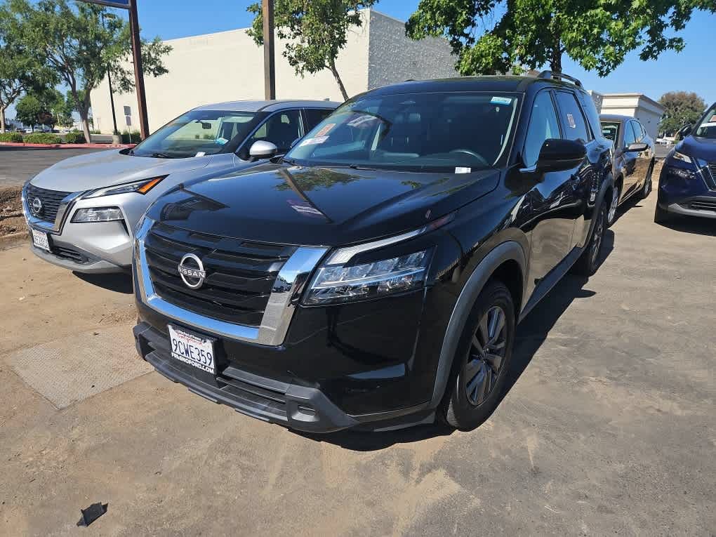 Used 2022 Nissan Pathfinder SV FWD image 1