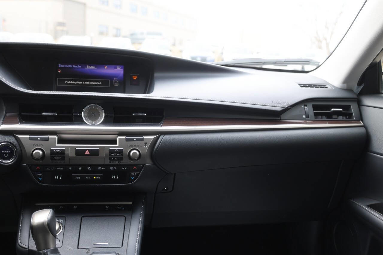 Used 2018 Lexus ES 300h w/ Navigation Package FWD image 24