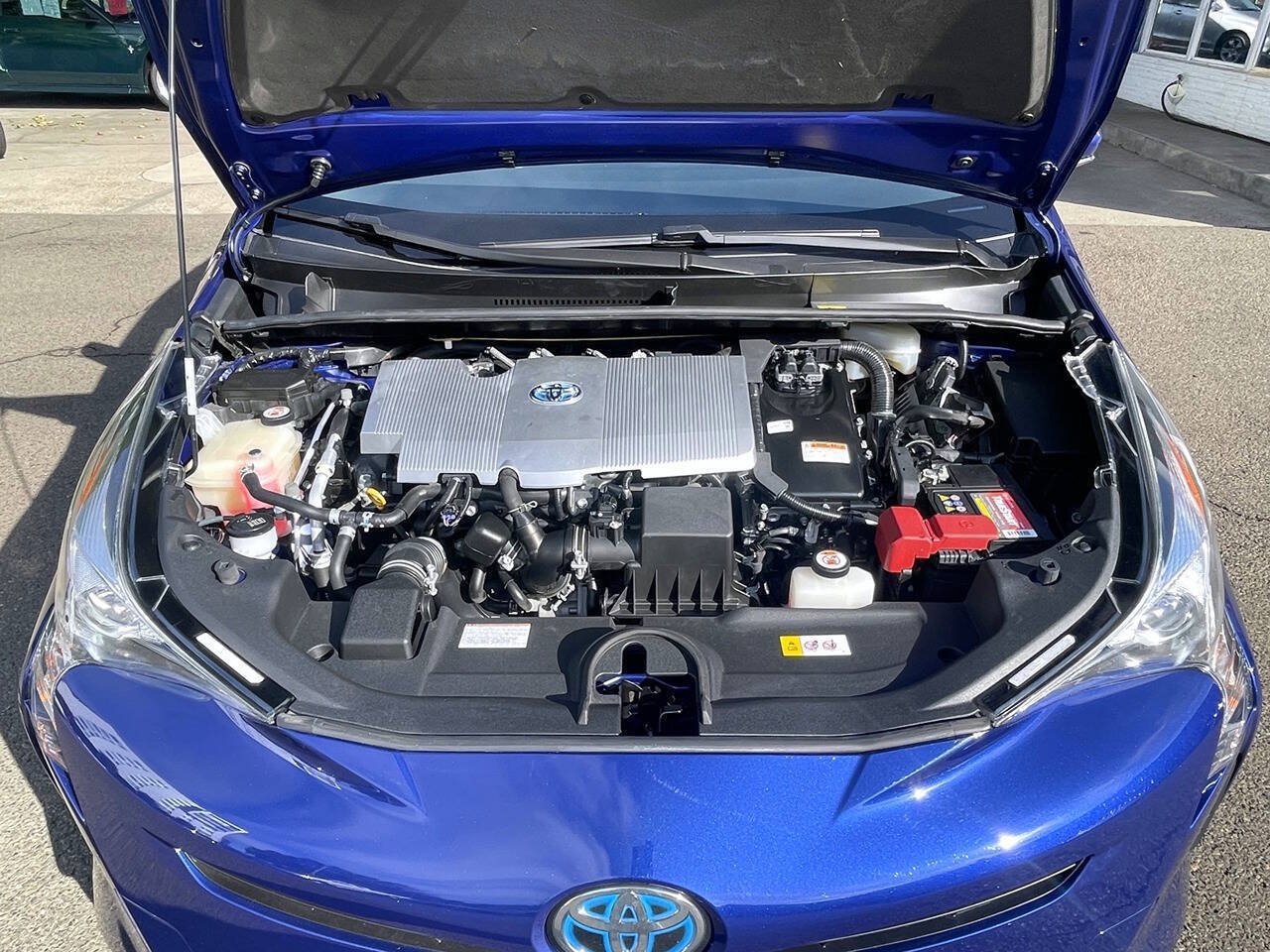 Used 2017 Toyota Prius Four Touring FWD image 4