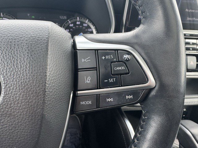 Used 2021 Toyota Highlander Platinum image 17