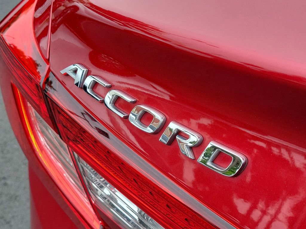 Used 2018 Honda Accord Touring image 10